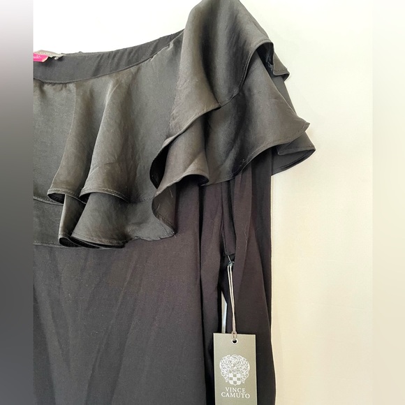 Vince Camuto one shoulder top. - Picture 4 of 8